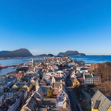 Modern Penthouse Centrally Located In Appartement Ålesund